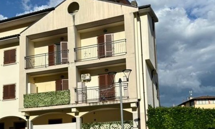 NF immobiliare vendita appartamento 2piani piazza enzo di cocco pratovecchio stia